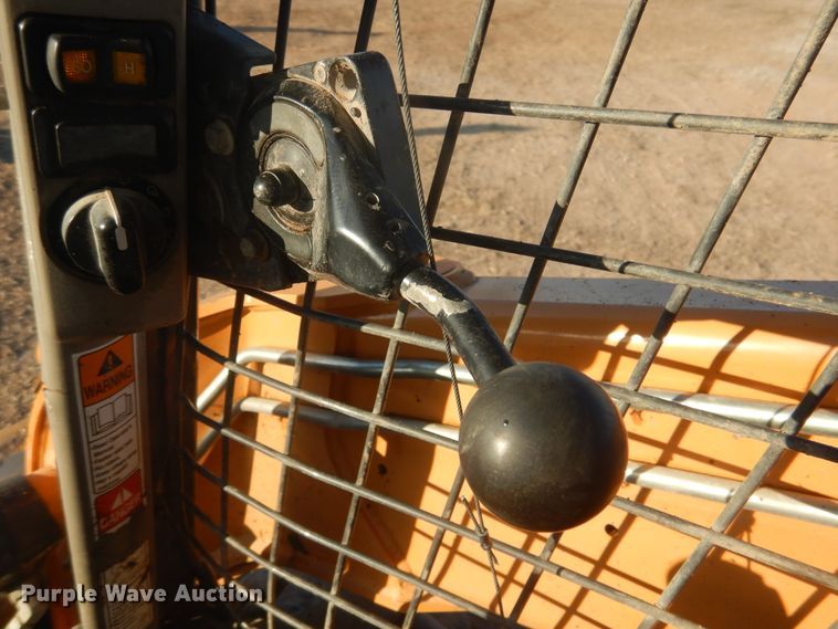 image for item DI3528 2013 Case SV300  skid steer loader