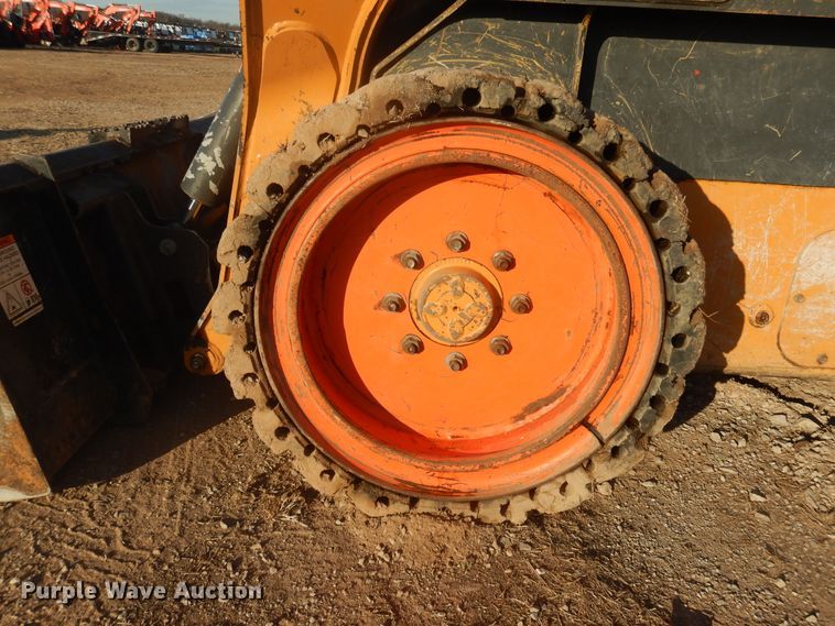 image for item DI3528 2013 Case SV300  skid steer loader