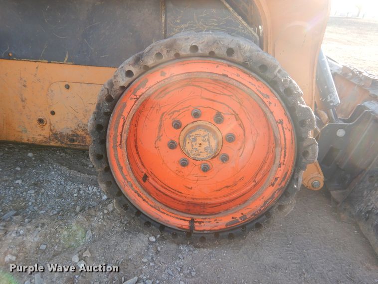 image for item DI3528 2013 Case SV300  skid steer loader