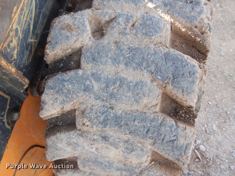 image for item DI3528 2013 Case SV300  skid steer loader