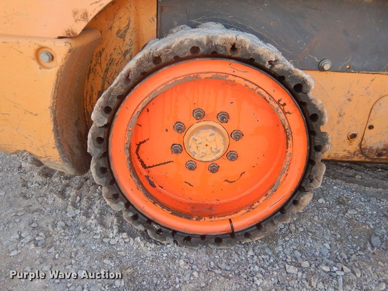 image for item DI3528 2013 Case SV300  skid steer loader