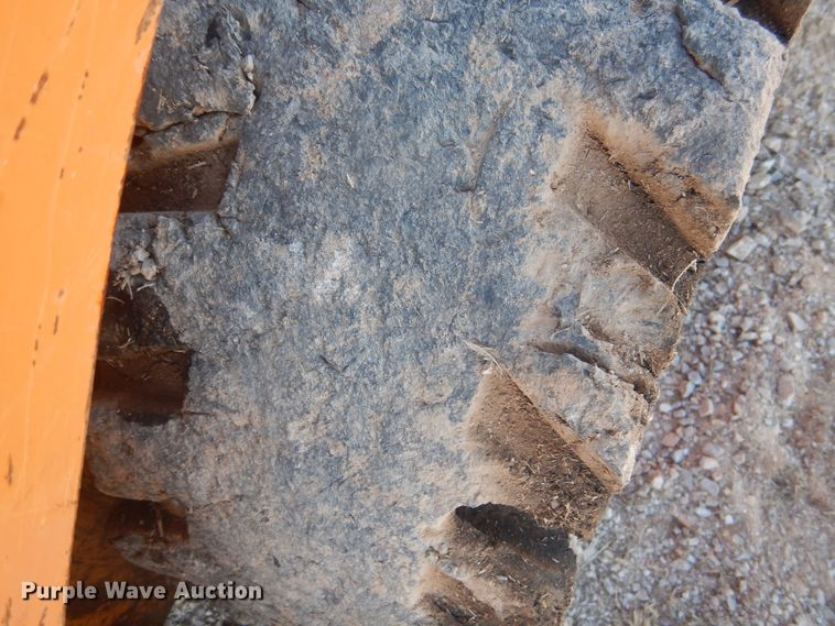 image for item DI3528 2013 Case SV300  skid steer loader