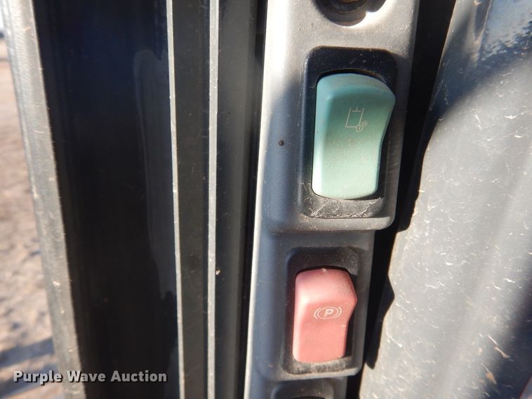 image for item DI3530 2017 Kubota SSV75  skid steer loader