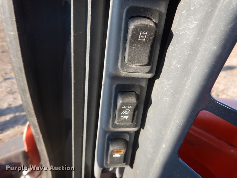 image for item DI3530 2017 Kubota SSV75  skid steer loader