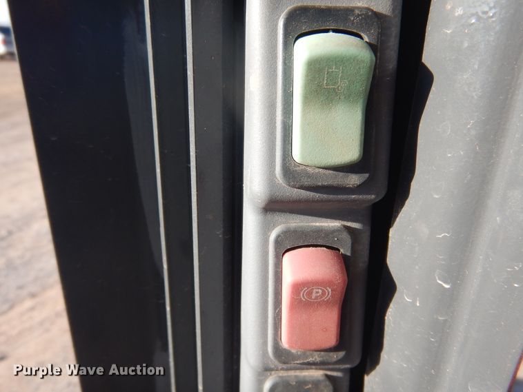 image for item DI3531 2017 Kubota SSV75  skid steer loader