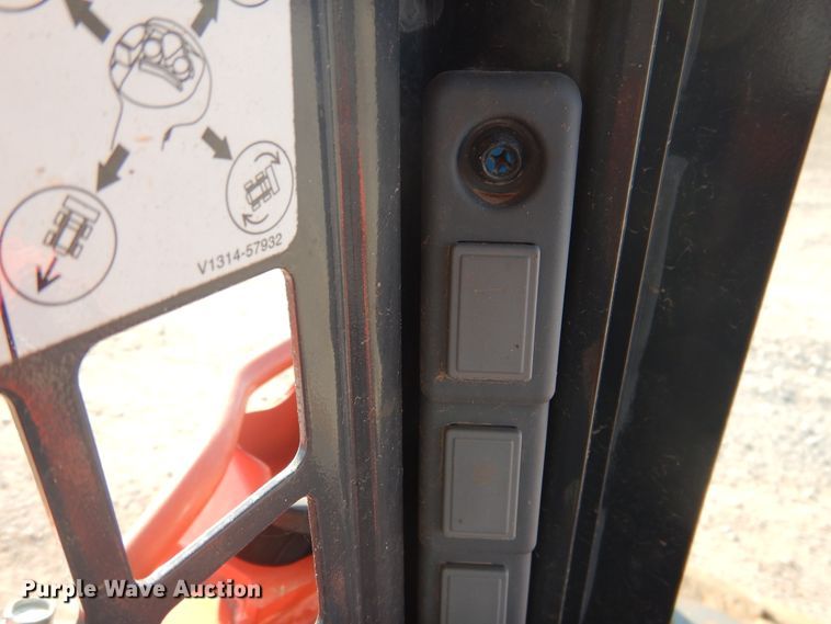 image for item DI3531 2017 Kubota SSV75  skid steer loader