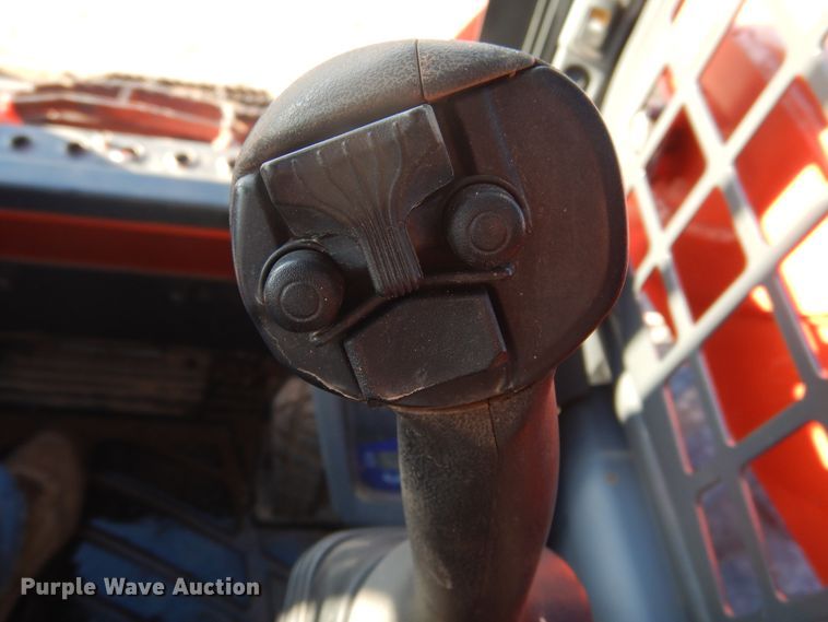 image for item DI3531 2017 Kubota SSV75  skid steer loader