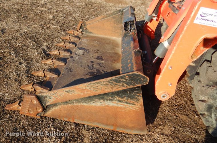 image for item DI3532 2017 Kubota SSV75  skid steer loader