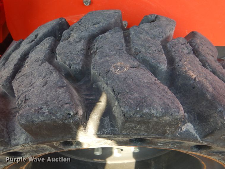 image for item DI3532 2017 Kubota SSV75  skid steer loader