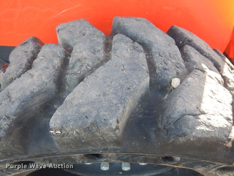 image for item DI3532 2017 Kubota SSV75  skid steer loader