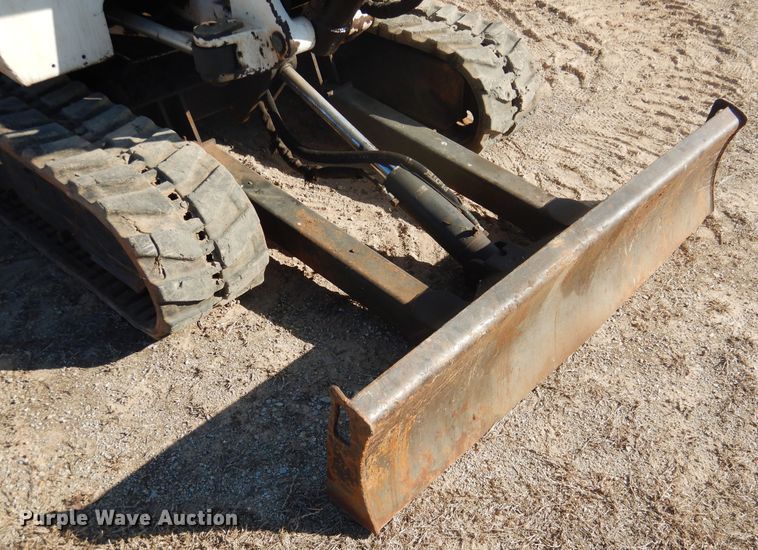 image for item DI3534 1999 Bobcat 331  mini excavator