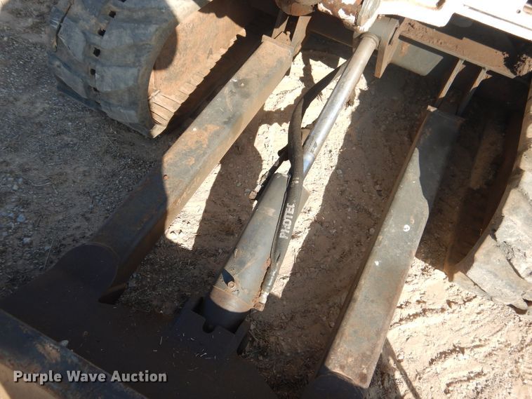 image for item DI3534 1999 Bobcat 331  mini excavator