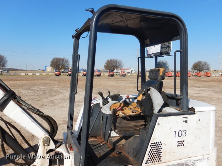 image for item DI3534 1999 Bobcat 331  mini excavator