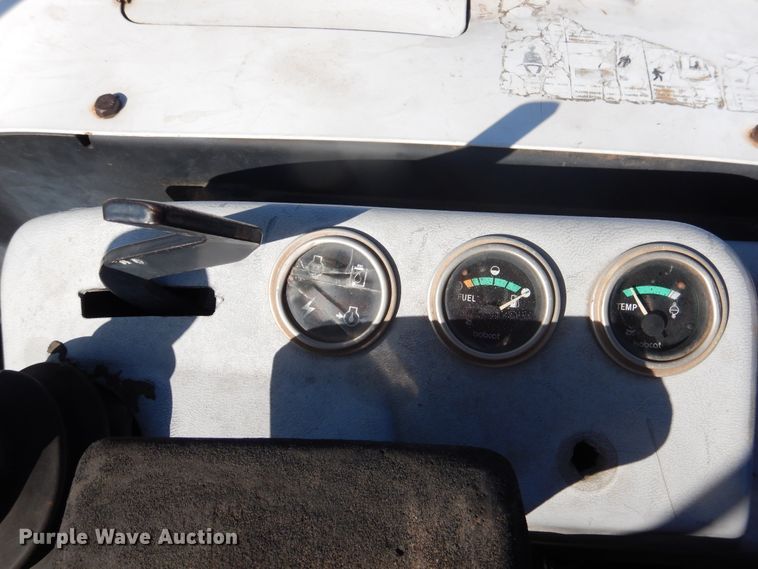 image for item DI3534 1999 Bobcat 331  mini excavator