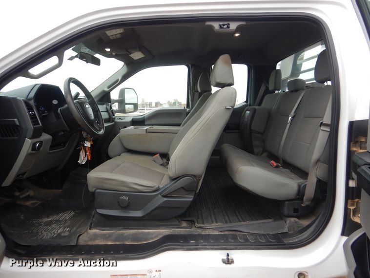 image for item DI3602 2017 Ford F450 Super Duty XL  SuperCab flatbed truck