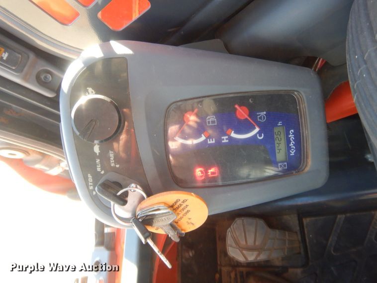 image for item DJ2063 2018 Kubota SSV75  skid steer loader