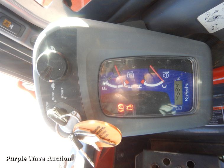 image for item DJ2064 2017 Kubota SSV75  skid steer loader