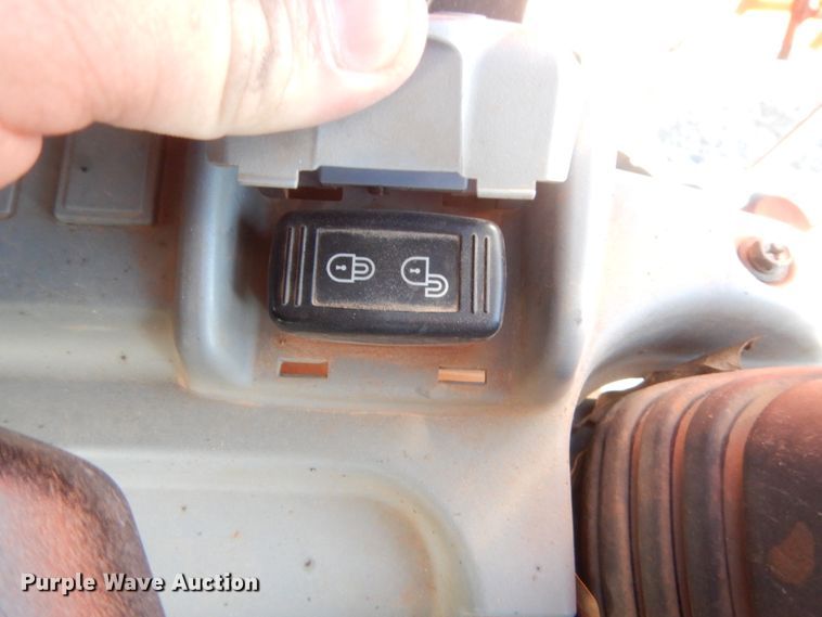 image for item DJ2116 Kubota SVL75-2  tracked skid steer loader