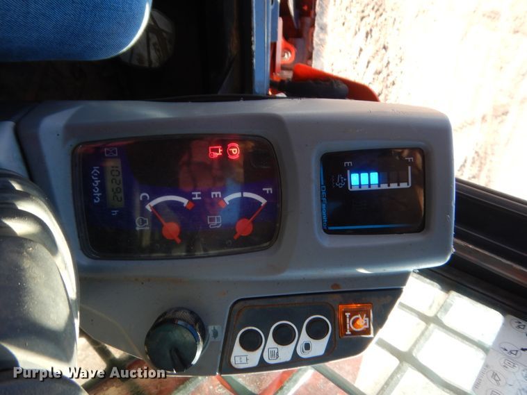 image for item DJ2131 Kubota SVL95  tracked skid steer loader