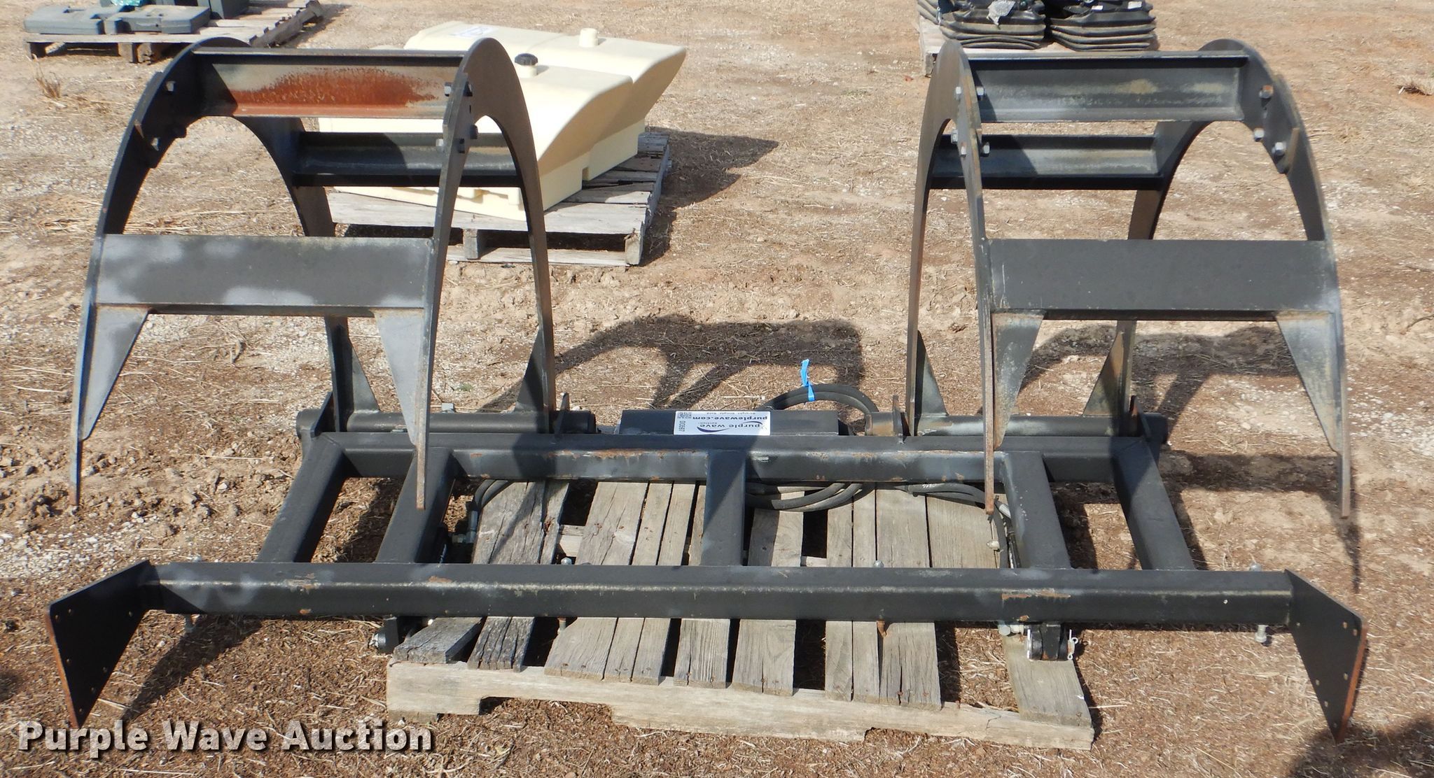 Lucas Equipment grapple in Norman, OK Item DI3597 sold Purple Wave