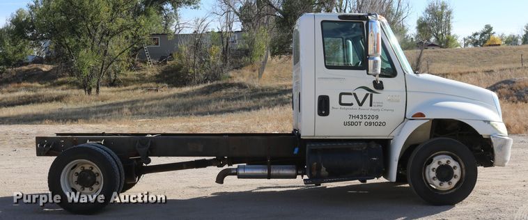 image for item DD6153 2007 International 4300  truck cab and chassis