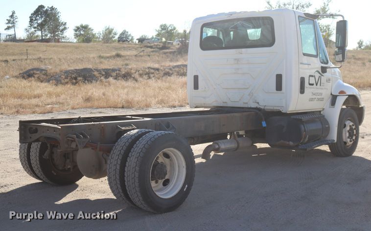 image for item DD6153 2007 International 4300  truck cab and chassis