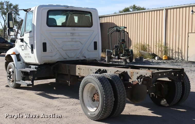 image for item DD6153 2007 International 4300  truck cab and chassis