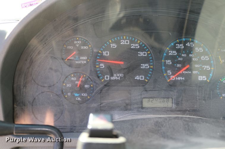 image for item DD6153 2007 International 4300  truck cab and chassis