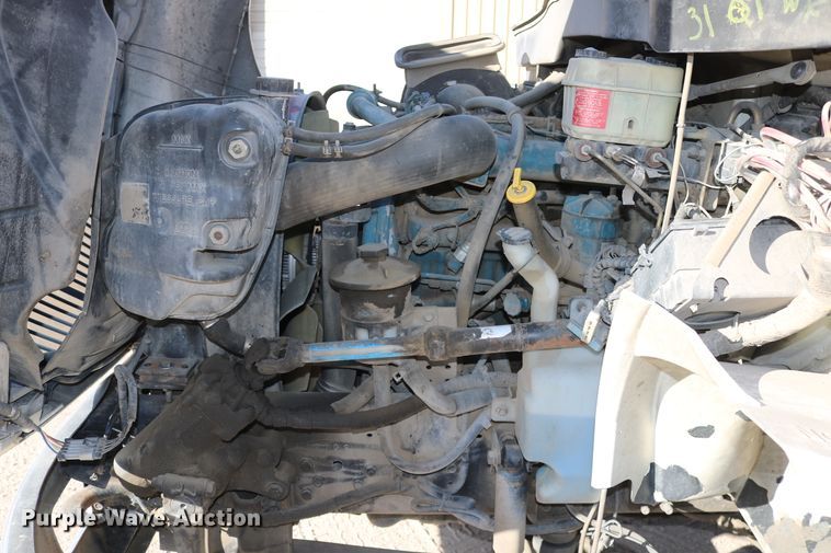 image for item DD6153 2007 International 4300  truck cab and chassis