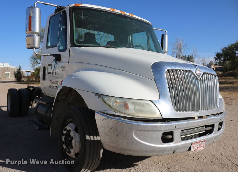 image for item DD6153 2007 International 4300  truck cab and chassis
