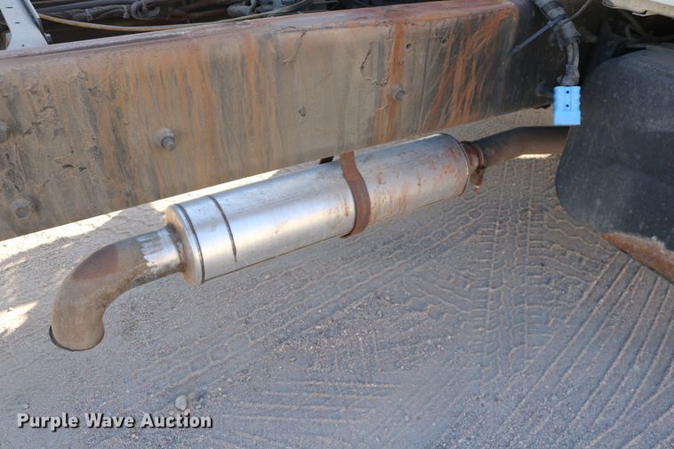 image for item DD6153 2007 International 4300  truck cab and chassis