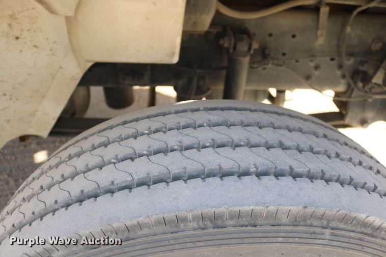 image for item DD6153 2007 International 4300  truck cab and chassis