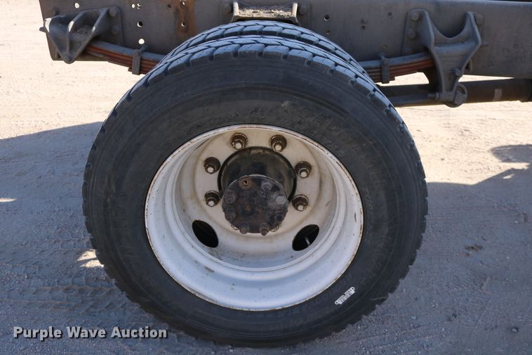 image for item DD6153 2007 International 4300  truck cab and chassis