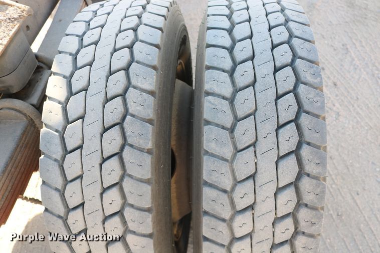 image for item DD6153 2007 International 4300  truck cab and chassis