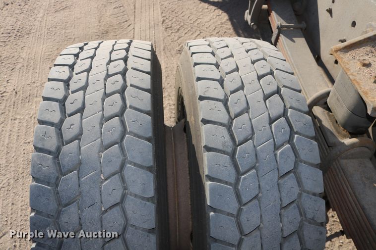 image for item DD6153 2007 International 4300  truck cab and chassis