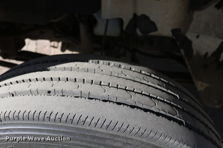 image for item DD6153 2007 International 4300  truck cab and chassis