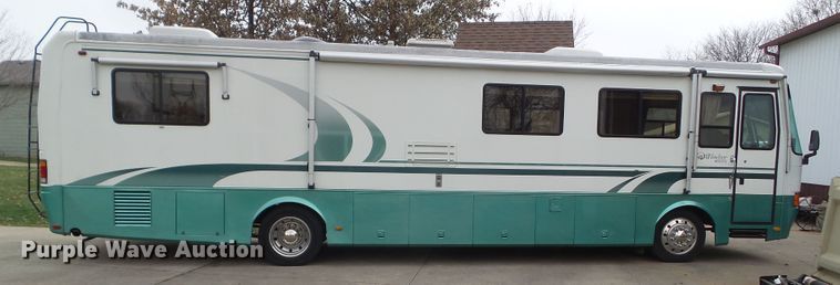 image for item DF0960 1997 Monaco Windsor  RV