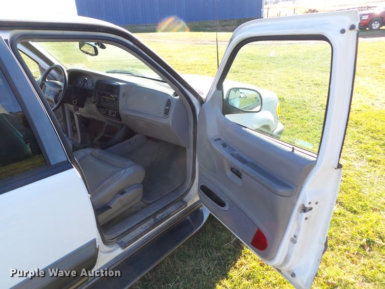 image for item DF0974 1998 Mercury Mountaineer  SUV