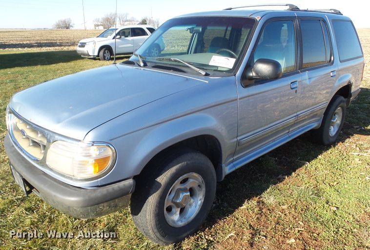image for item DF0975 1998 Ford Explorer XLT  SUV