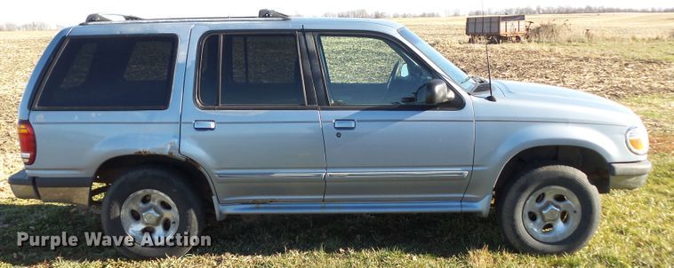 image for item DF0975 1998 Ford Explorer XLT  SUV