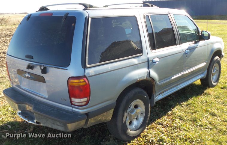 image for item DF0975 1998 Ford Explorer XLT  SUV