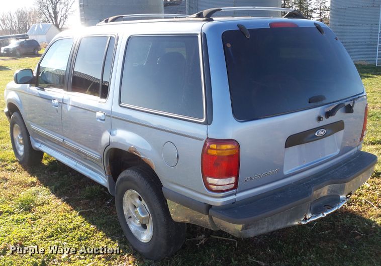 image for item DF0975 1998 Ford Explorer XLT  SUV