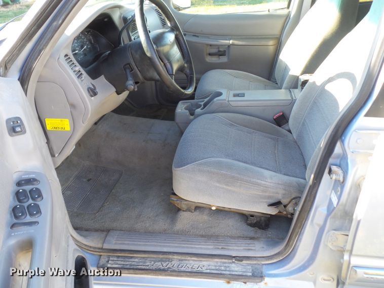 image for item DF0975 1998 Ford Explorer XLT  SUV