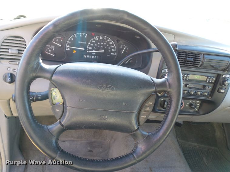 image for item DF0975 1998 Ford Explorer XLT  SUV