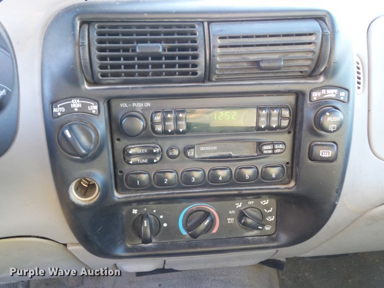 image for item DF0975 1998 Ford Explorer XLT  SUV