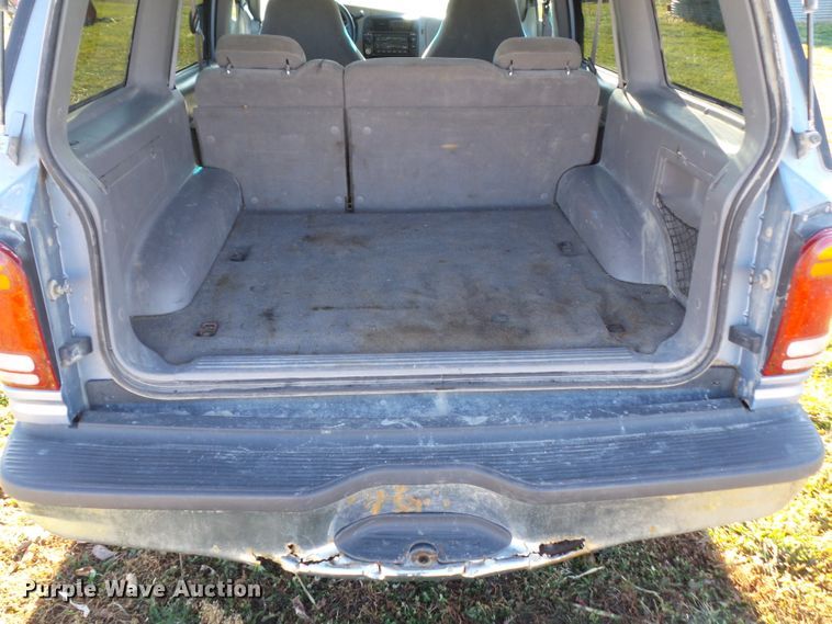 image for item DF0975 1998 Ford Explorer XLT  SUV