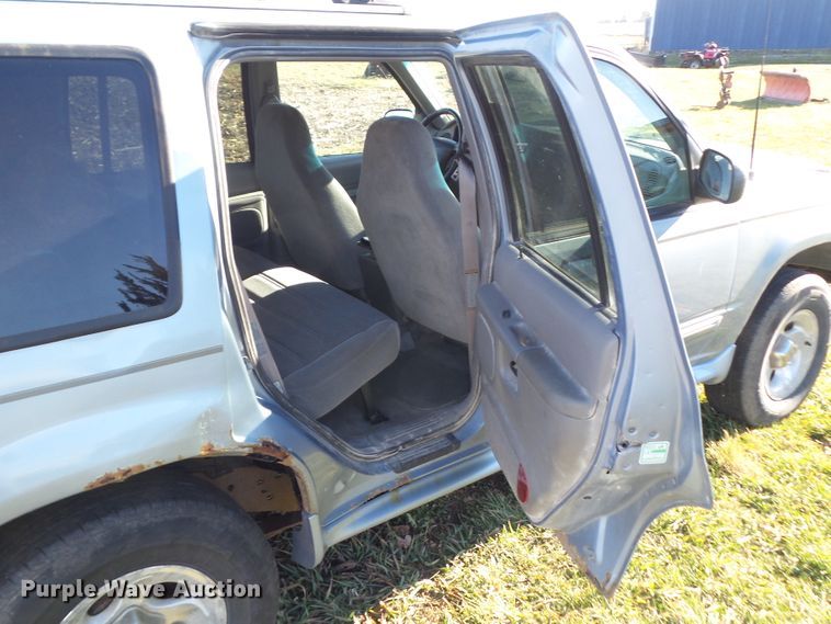 image for item DF0975 1998 Ford Explorer XLT  SUV