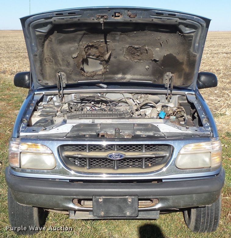 image for item DF0975 1998 Ford Explorer XLT  SUV