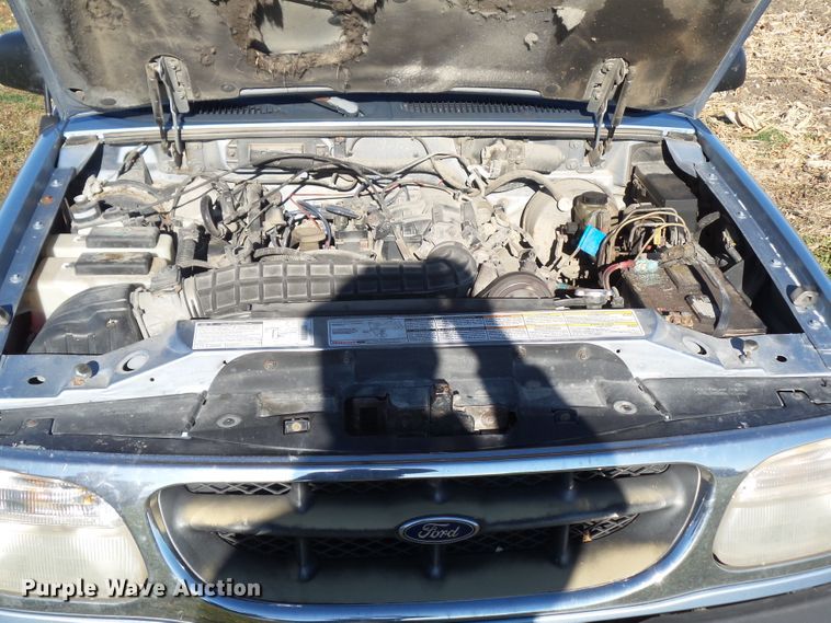 image for item DF0975 1998 Ford Explorer XLT  SUV