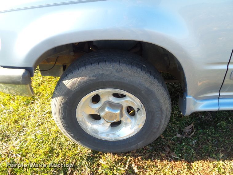 image for item DF0975 1998 Ford Explorer XLT  SUV